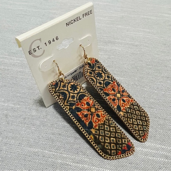 New C EST 1946 Cork Earrings with Gold Chain Exterior - Picture 2 of 4